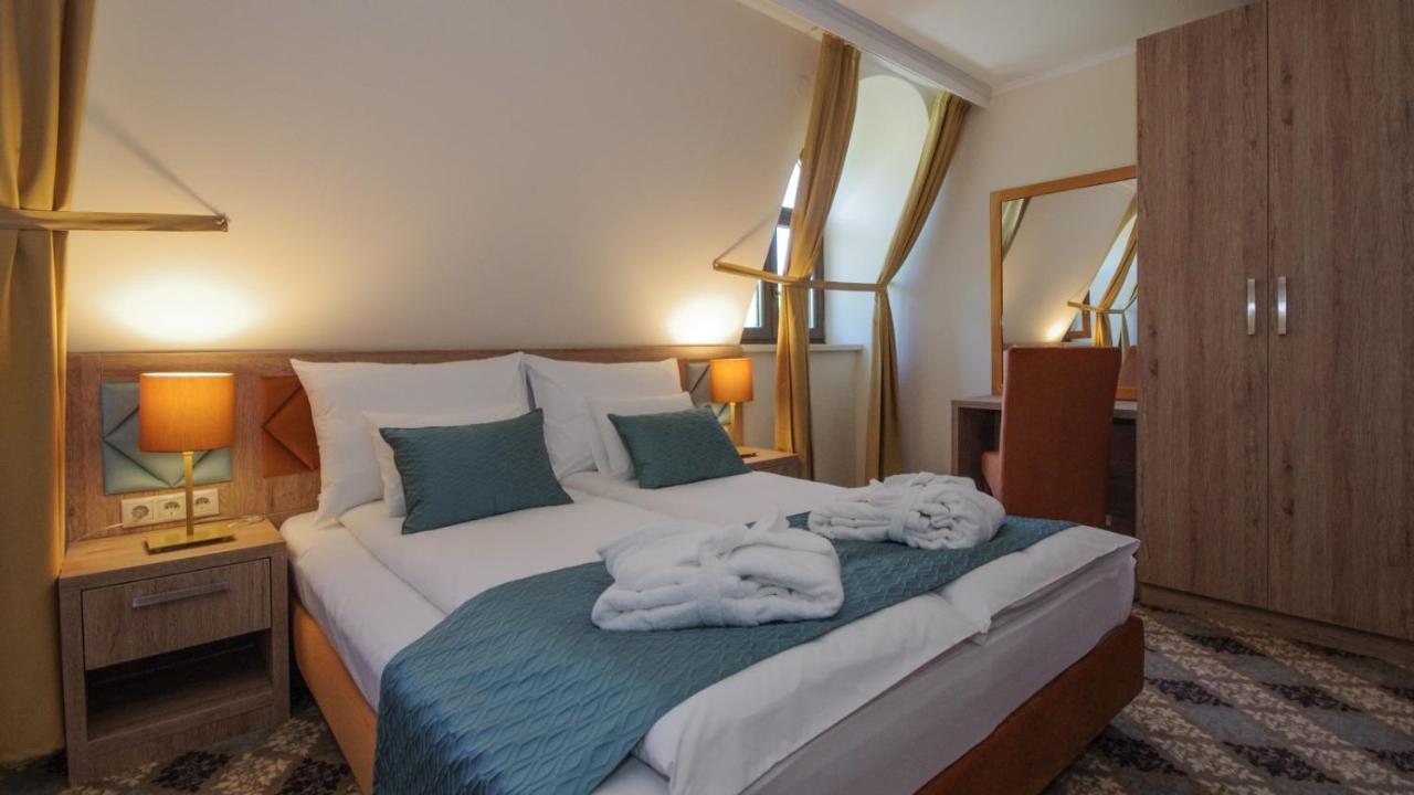 Wellness Hotel Дьюла Экстерьер фото