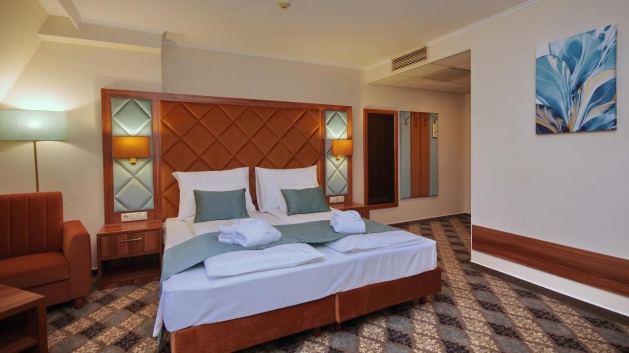 Wellness Hotel Дьюла Экстерьер фото