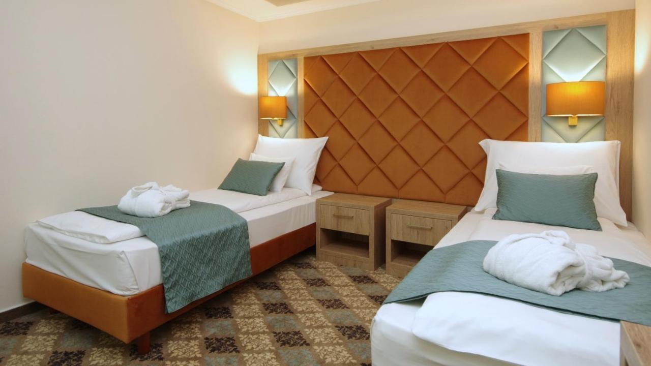 Wellness Hotel Дьюла Экстерьер фото