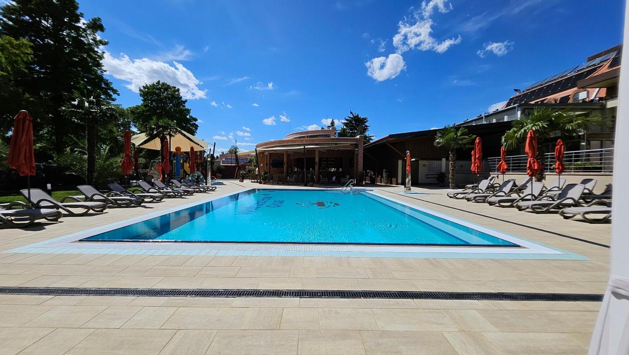 Wellness Hotel Дьюла Экстерьер фото