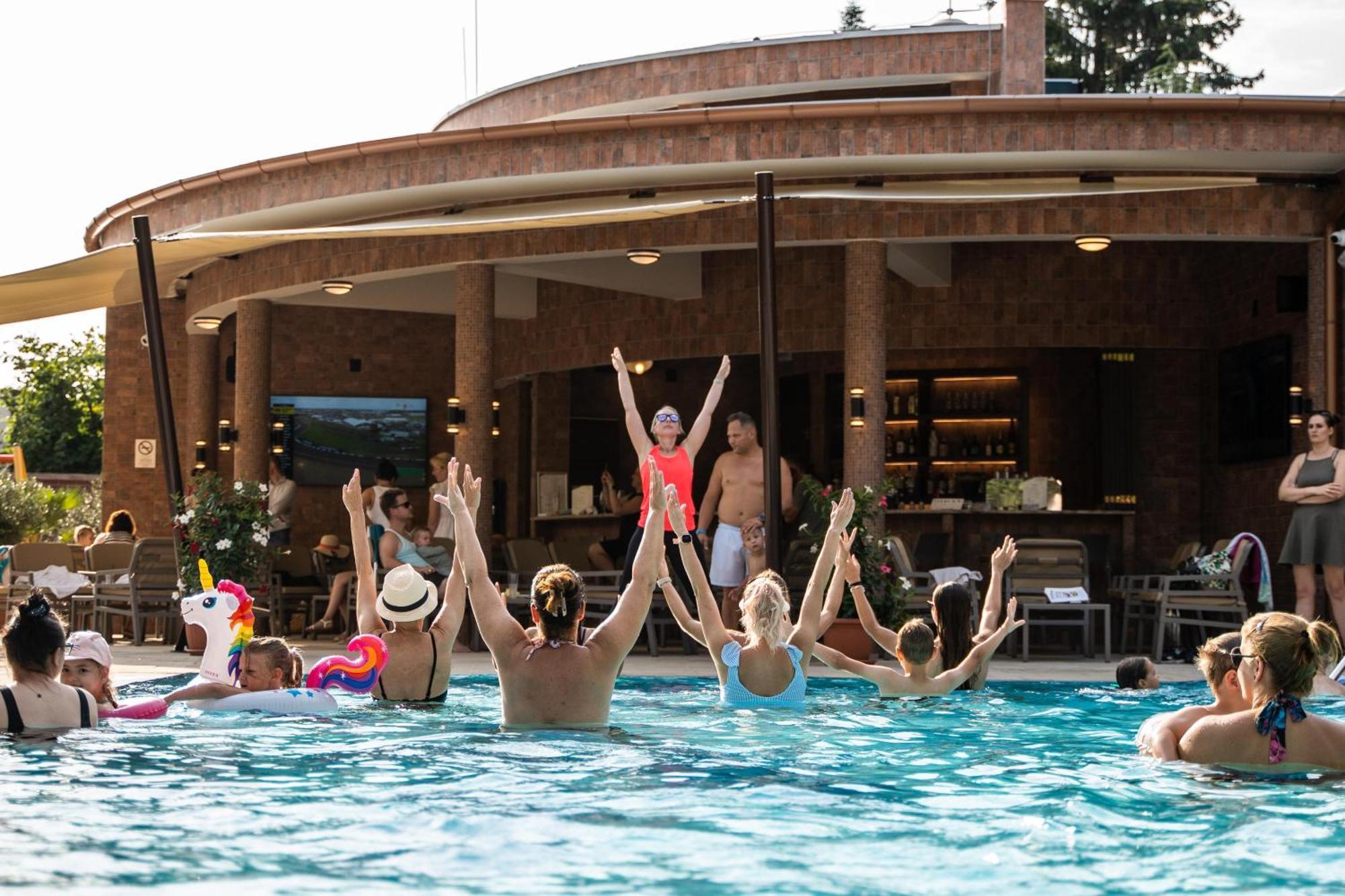 Wellness Hotel Дьюла Экстерьер фото