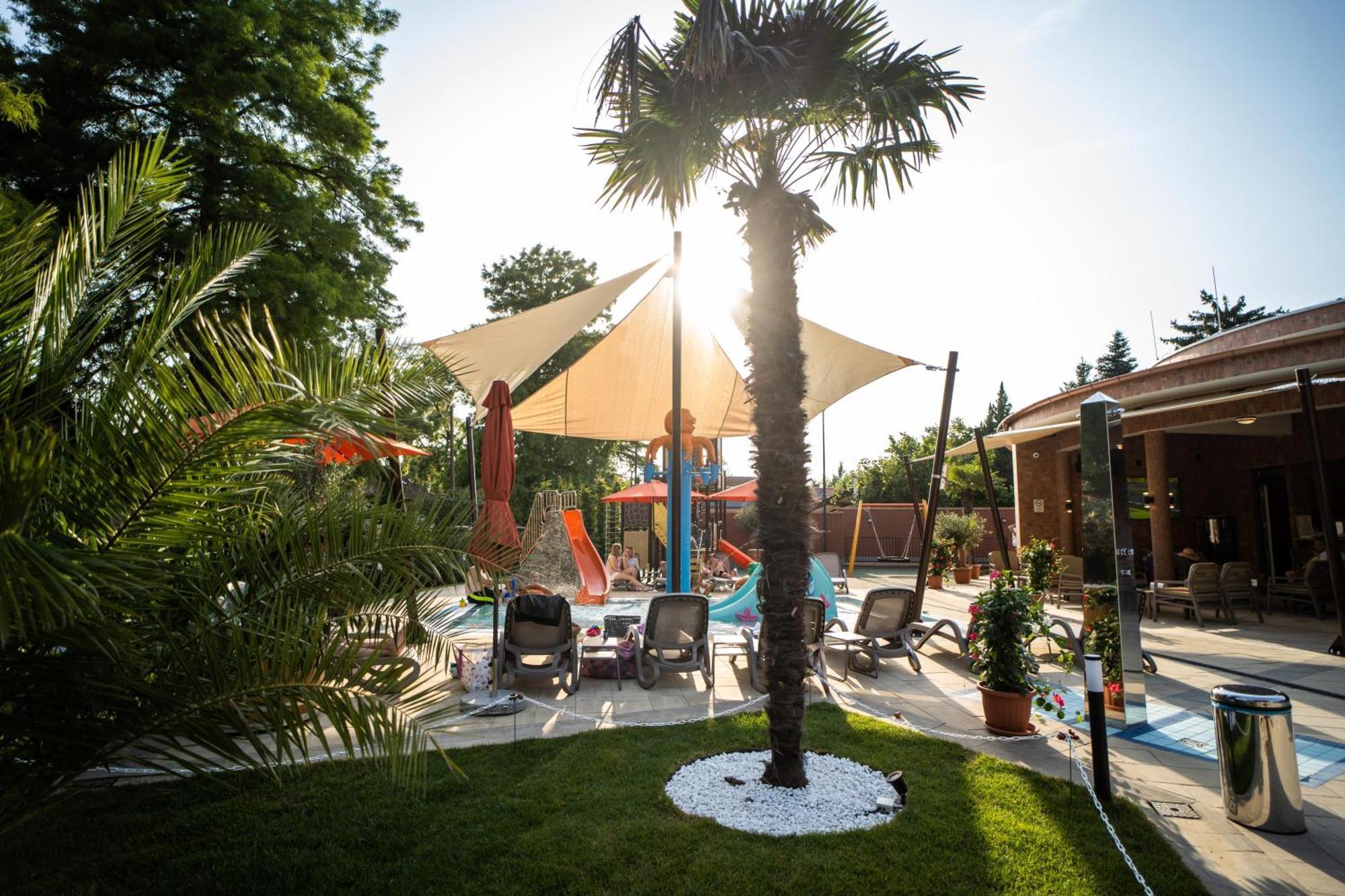 Wellness Hotel Дьюла Экстерьер фото