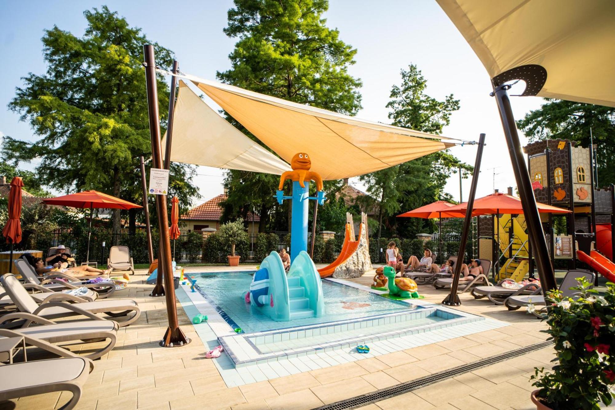 Wellness Hotel Дьюла Экстерьер фото