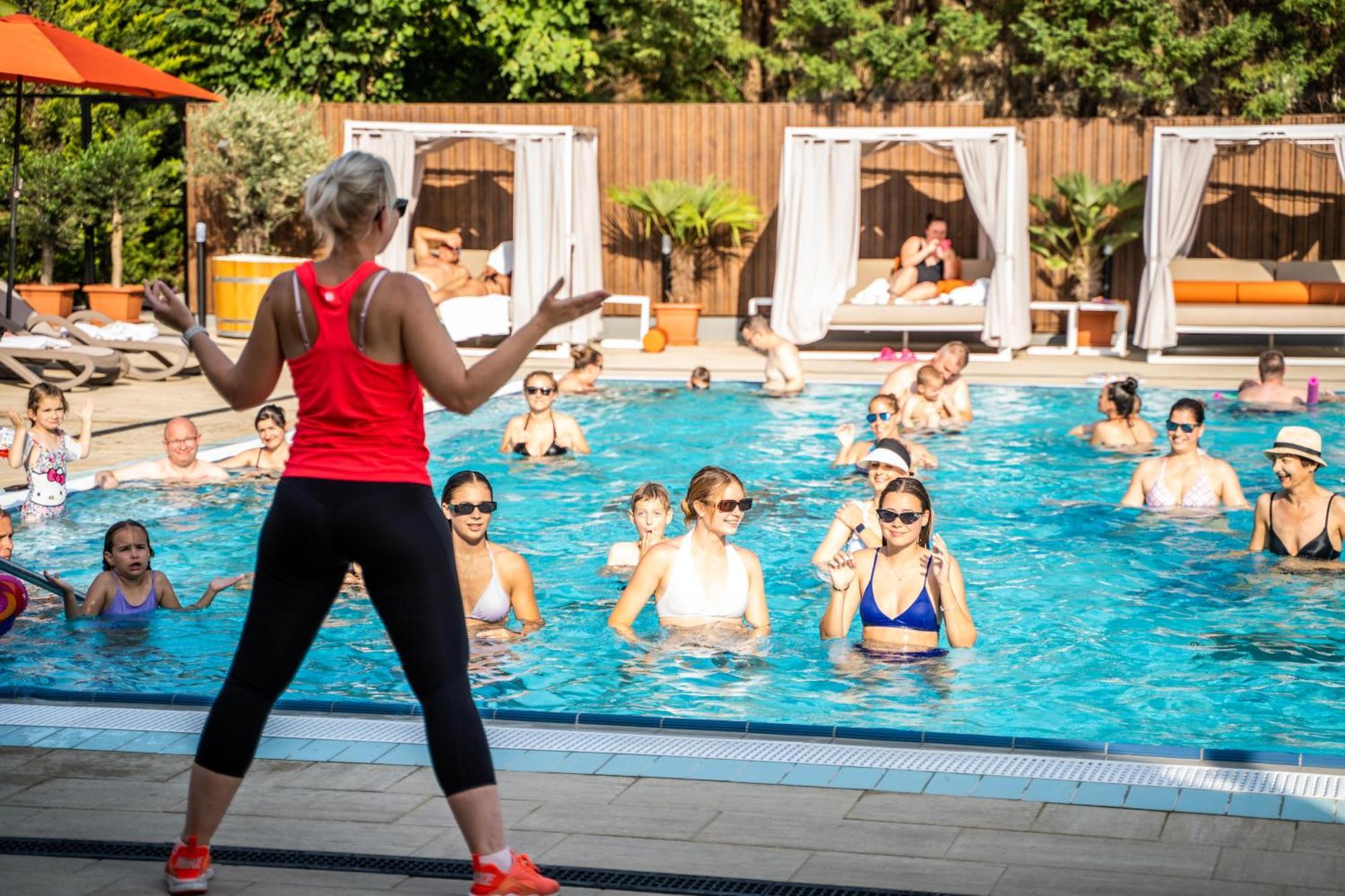Wellness Hotel Дьюла Экстерьер фото