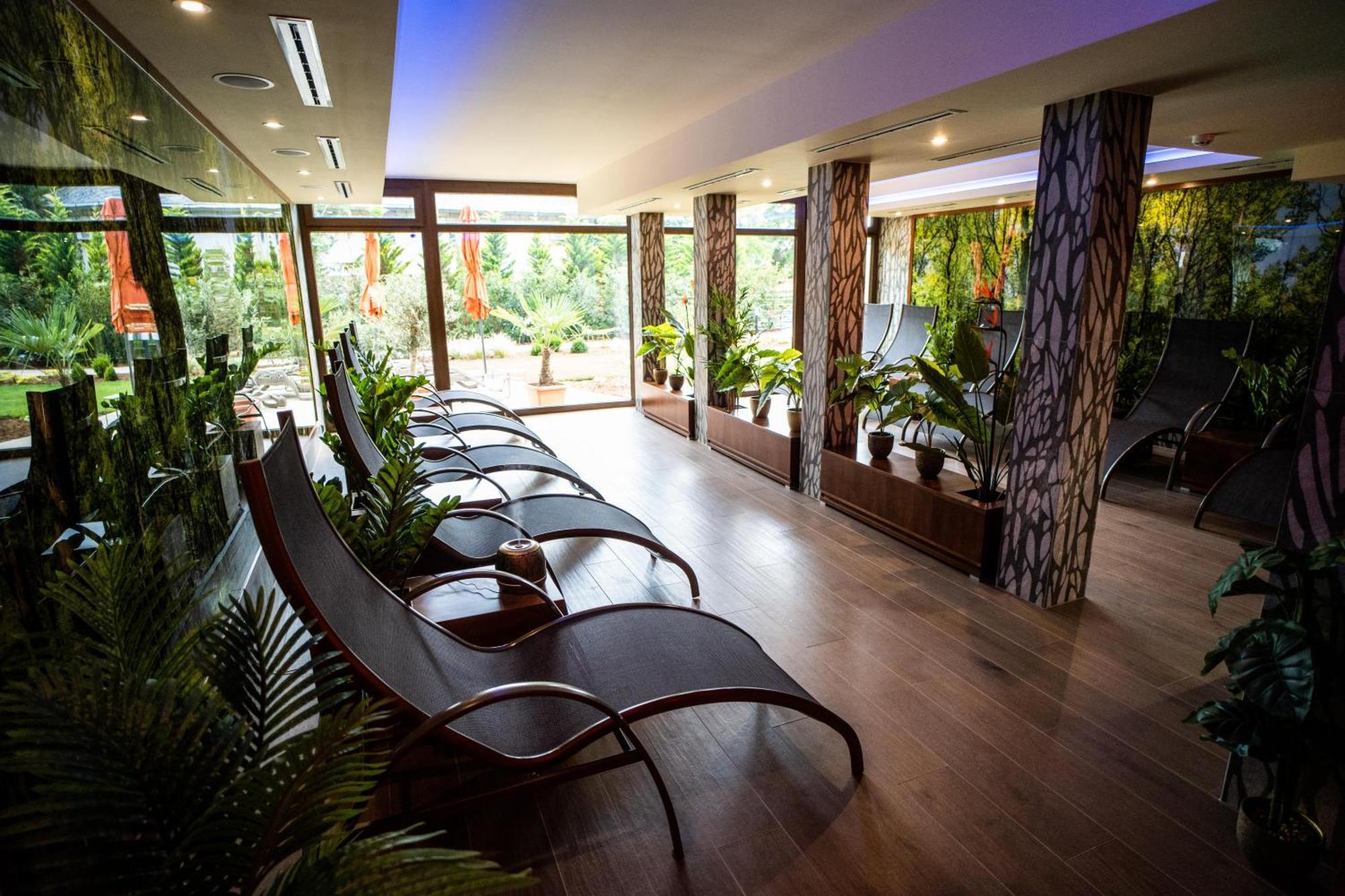 Wellness Hotel Дьюла Экстерьер фото