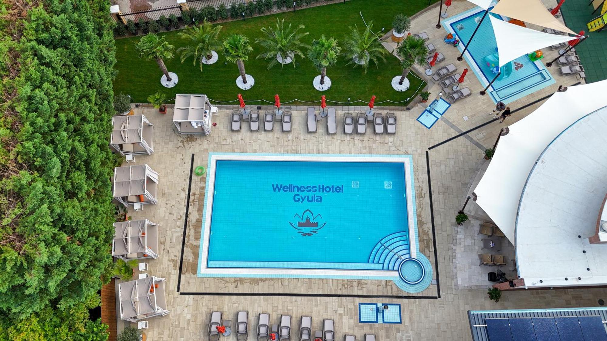 Wellness Hotel Дьюла Экстерьер фото