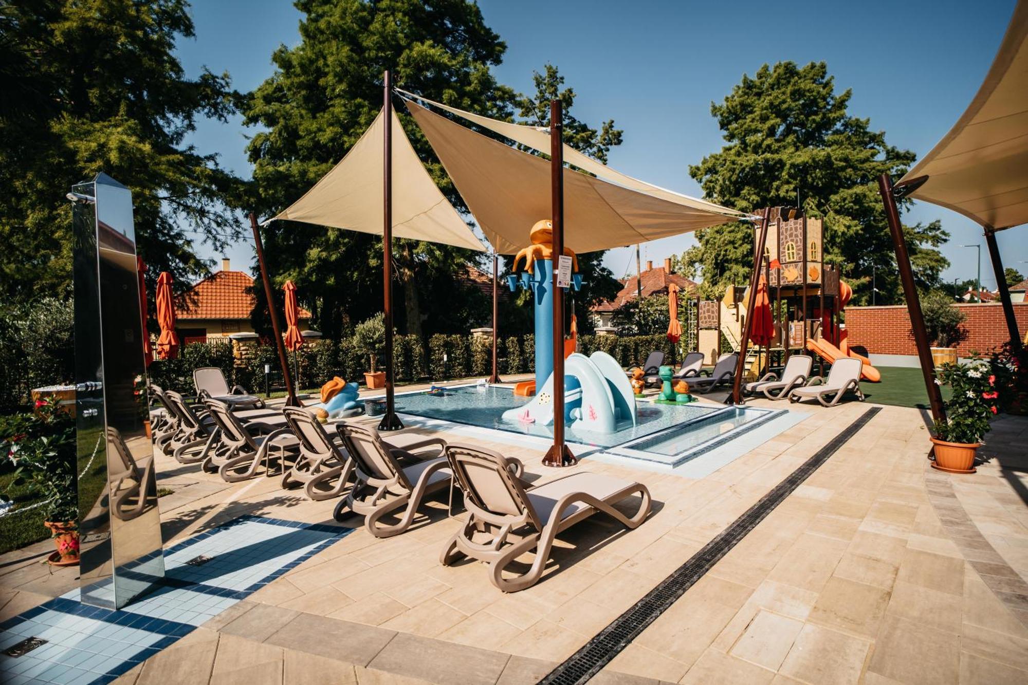 Wellness Hotel Дьюла Экстерьер фото
