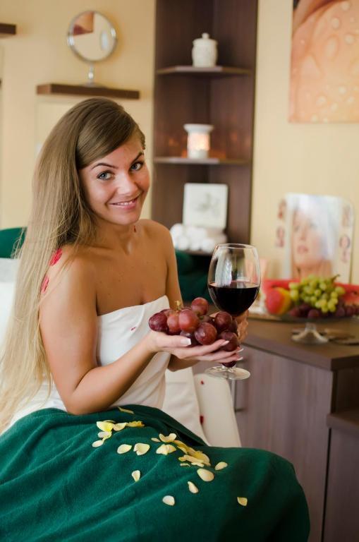 Wellness Hotel Дьюла Экстерьер фото