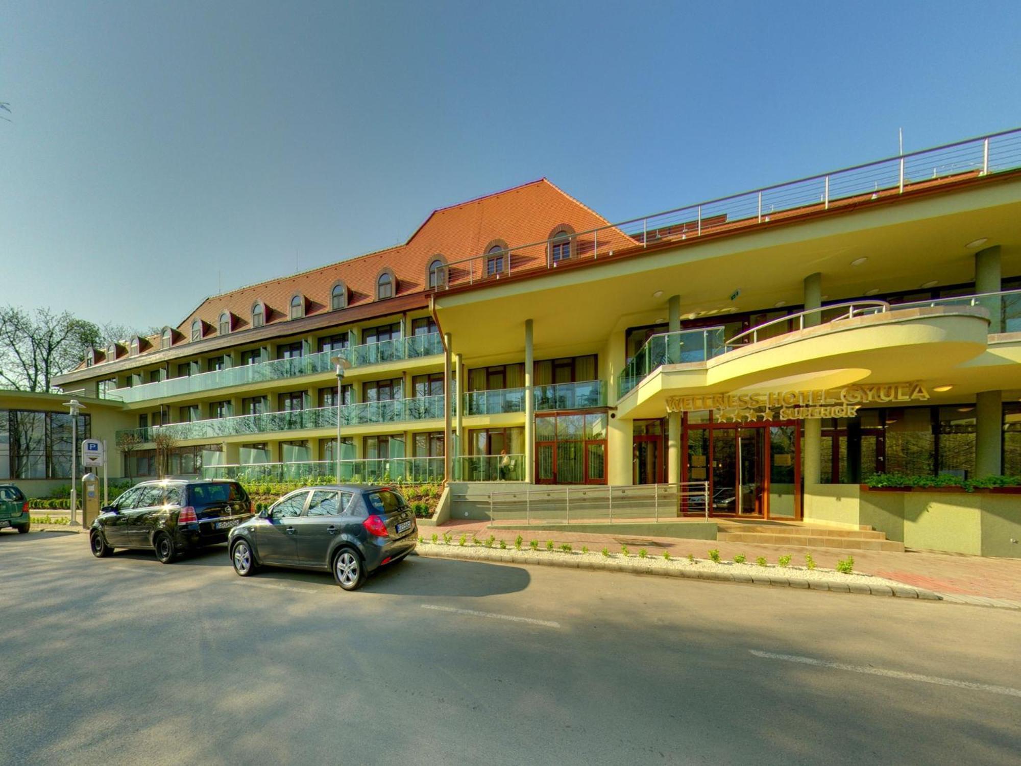Wellness Hotel Дьюла Экстерьер фото