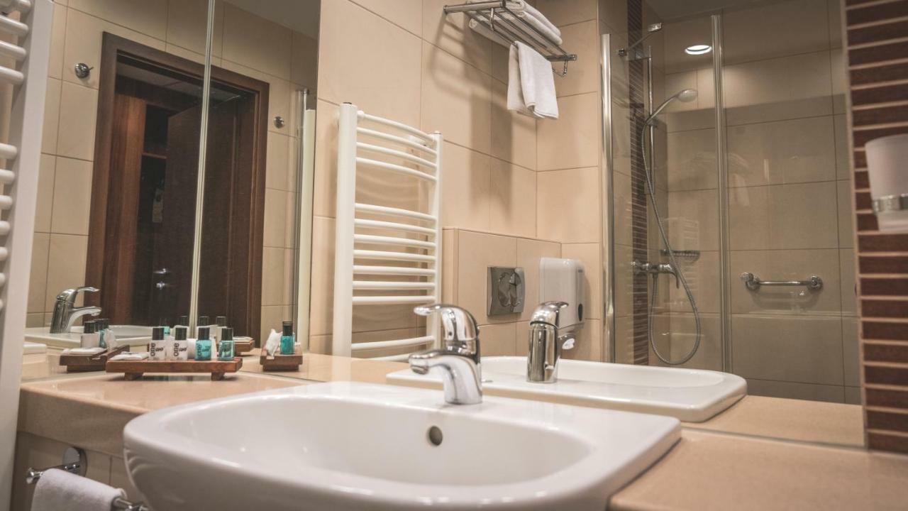 Wellness Hotel Дьюла Экстерьер фото